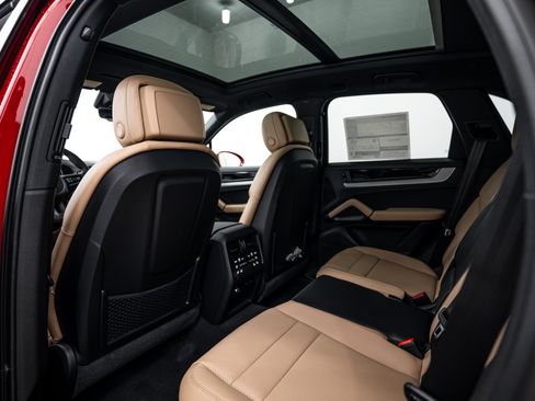 Certified 2026 Porsche Cayenne AWD/4WD image 22