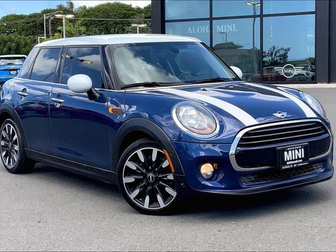 Used 2018 MINI Cooper 4-Door Hardtop image 32