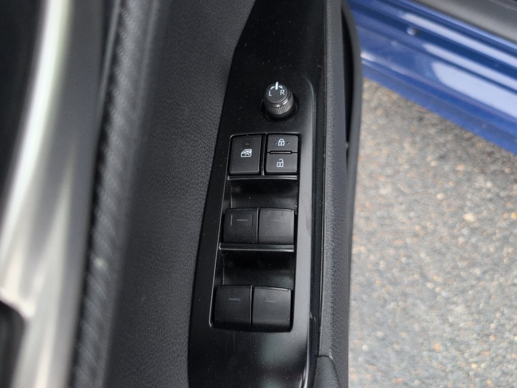 Used 2025 Toyota Camry SE FWD image 11