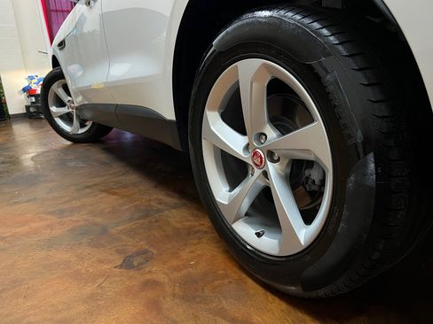 Used 2020 Jaguar F-PACE Premium image 43