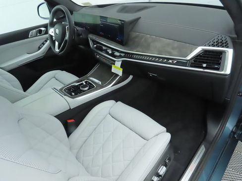 New 2026 BMW X7 xDrive40i w/ Premium Package image 18