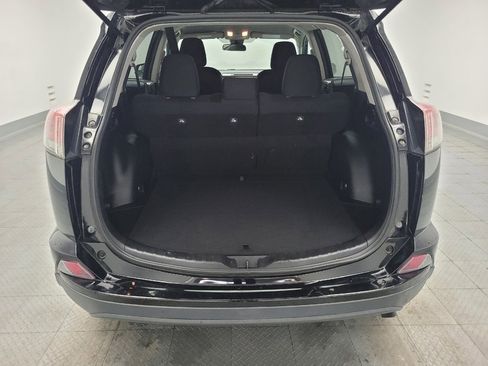 Used 2018 Toyota RAV4 LE FWD image 29