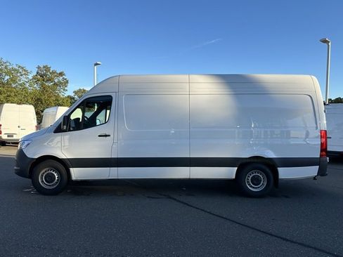 Used 2025 Mercedes-Benz Sprinter 2500 image 4
