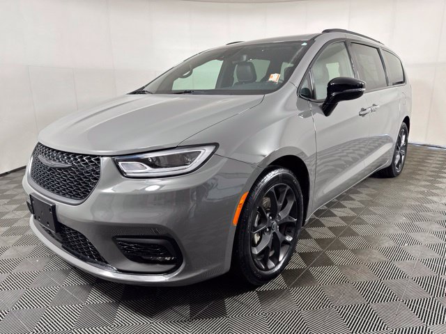 Used 2025 Chrysler Pacifica Limited FWD image 8