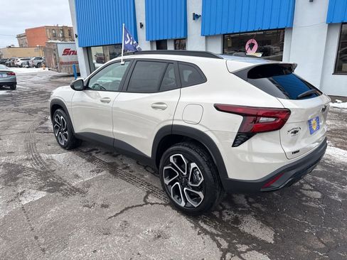 Used 2026 Chevrolet Trax RS w/ Sunroof Package image 12