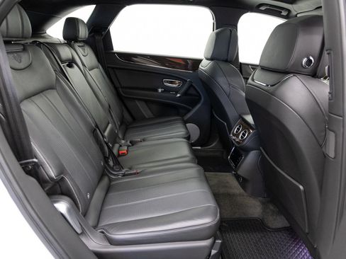 Used 2018 Bentley Bentayga AWD/4WD image 15