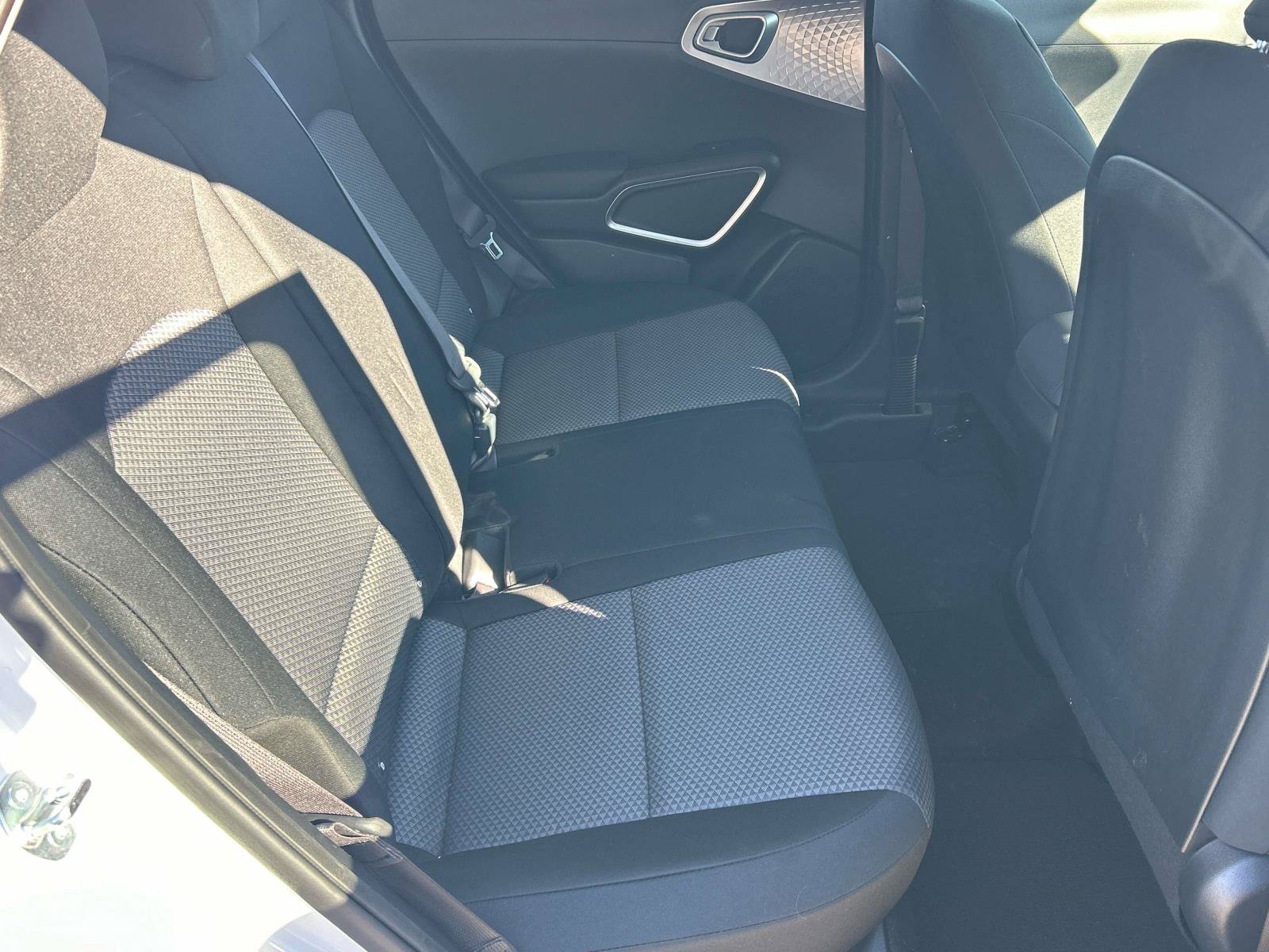 Used 2025 Kia Soul LX w/ LX Technology Package FWD image 19