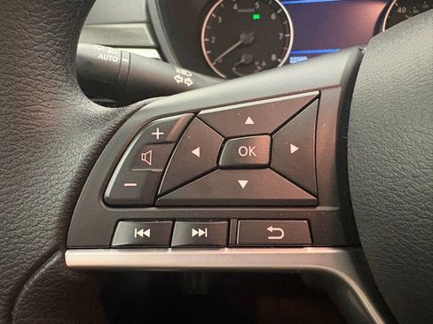 Used 2025 Nissan Altima 2.5 SV FWD image 3