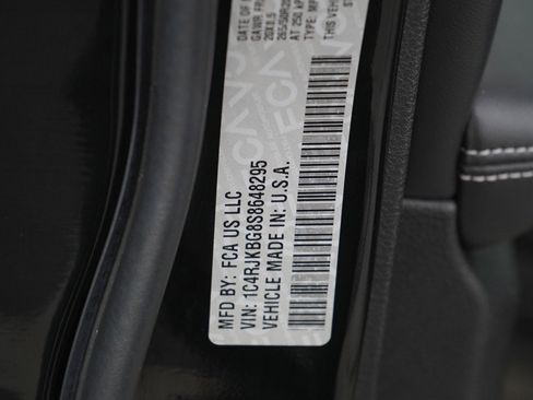 Used 2025 Jeep Grand Cherokee L Limited w/ Black Appearance Package image 32