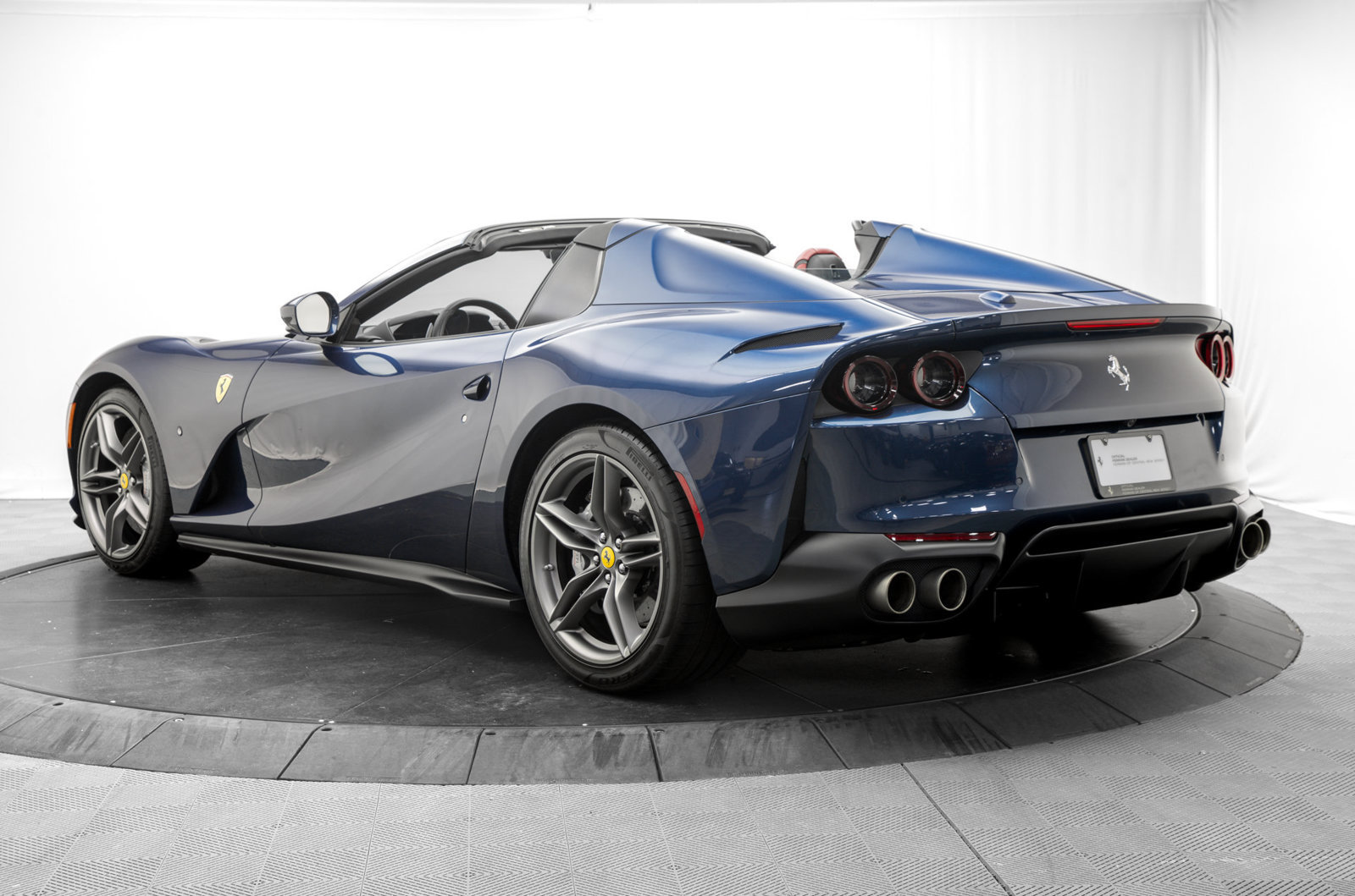 Used 2021 Ferrari 812 GTS RWD image 5