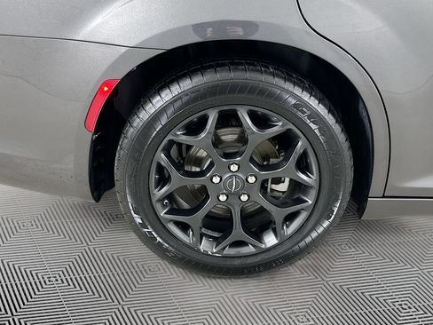 Used 2022 Chrysler 300 Touring w/ Sport Appearance Package AWD/4WD image 30