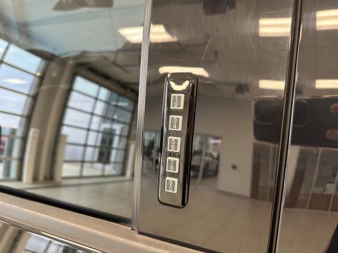 Used 2016 Ford F150 Lariat w/ Equipment Group 502A Luxury image 9