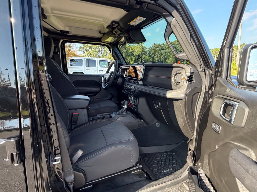 Used 2025 Jeep Gladiator Mojave w/ Technology Group AWD/4WD image 41