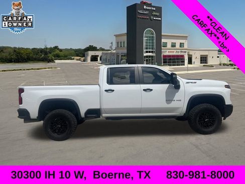 Used 2024 Chevrolet Silverado 2500 ZR2 w/ Technology Package image 2