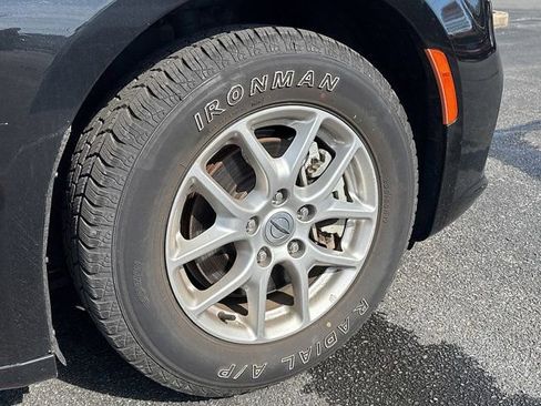 Used 2023 Chrysler Pacifica Touring-L image 11