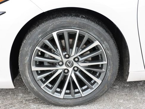 Used 2022 Lexus ES 300h w/ Premium Package image 11