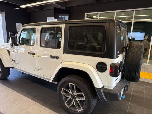 Used 2024 Jeep Wrangler Unlimited AWD/4WD image 22