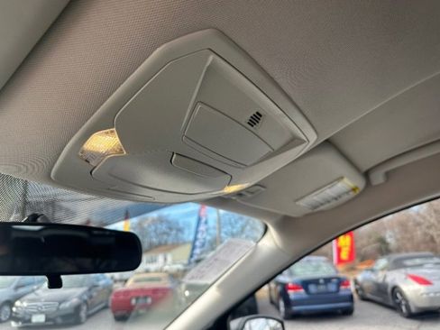 Used 2017 Ford Escape SE image 27