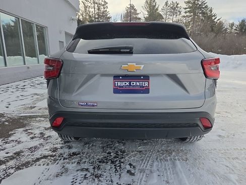 Used 2024 Chevrolet Trax LS image 4