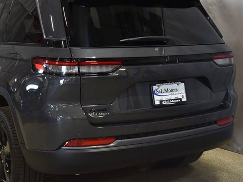 New 2026 Jeep Grand Cherokee Limited AWD/4WD image 8
