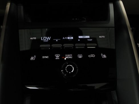 Certified 2025 Porsche Macan Electric RWD image 35