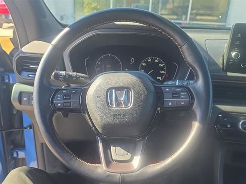 Used 2023 Honda Pilot TrailSport image 5