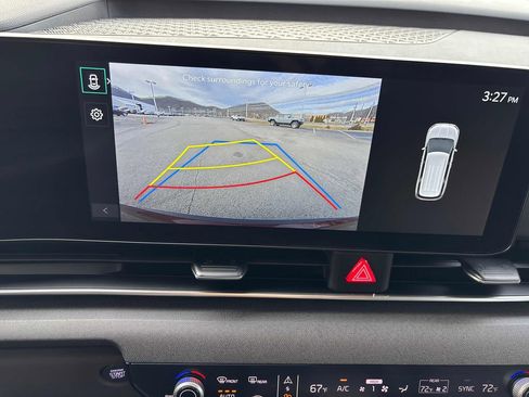 Used 2025 Kia Carnival EX image 22