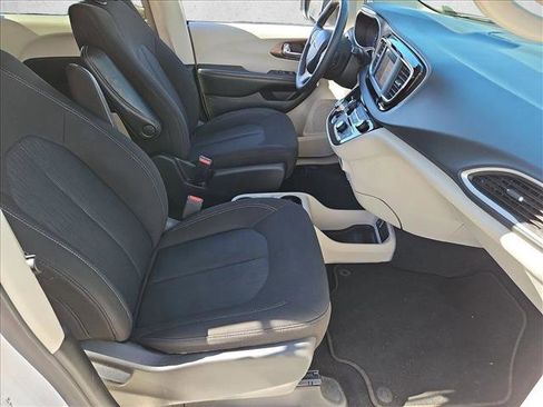 Used 2023 Chrysler Voyager LX image 27