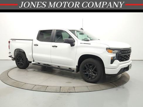 Used 2023 Chevrolet Silverado 1500 Custom image 1