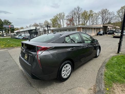 Used 2016 Toyota Prius Two FWD image 5