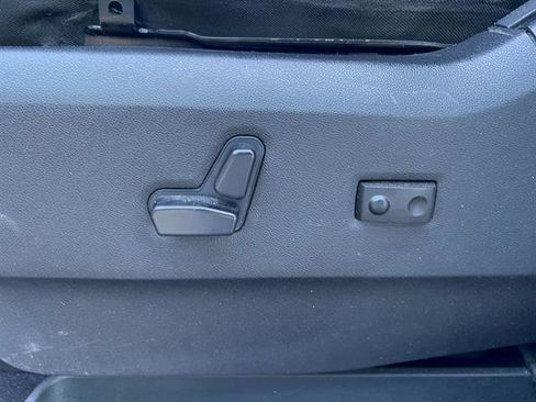 Used 2013 Chrysler Town & Country Touring image 17