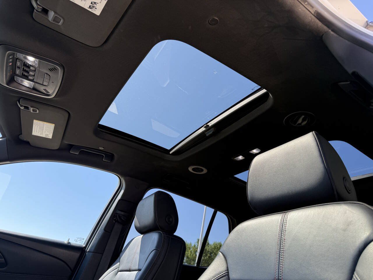 Used 2022 Chevrolet Traverse RS AWD/4WD image 16