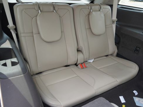 Used 2021 Lincoln Aviator Reserve w/ Equipment Group 201A RWD image 12