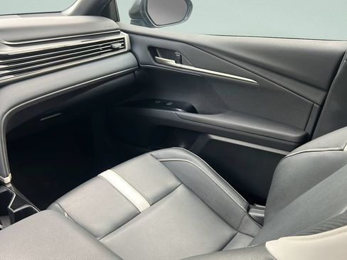 Used 2025 Toyota Camry SE FWD image 12