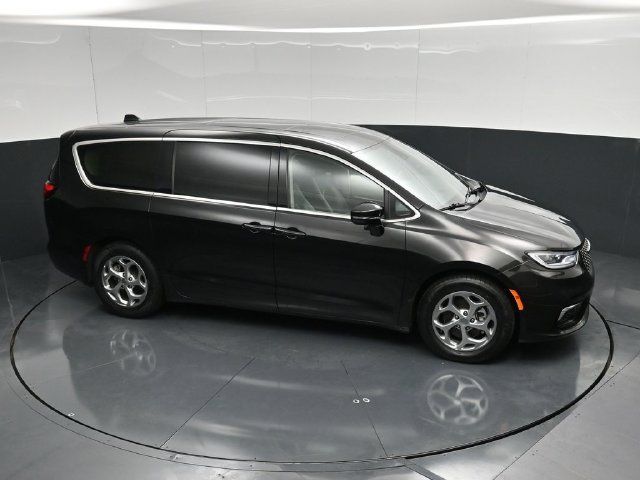 Certified 2024 Chrysler Pacifica Limited FWD image 52