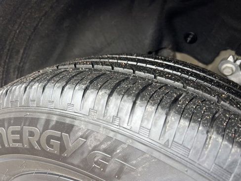 Certified 2023 Ford Explorer XLT w/ Equipment Group 202A image 29