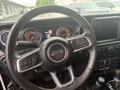 Used 2022 Jeep Wrangler Unlimited Sahara w/ LED Lighting Group AWD/4WD image 9