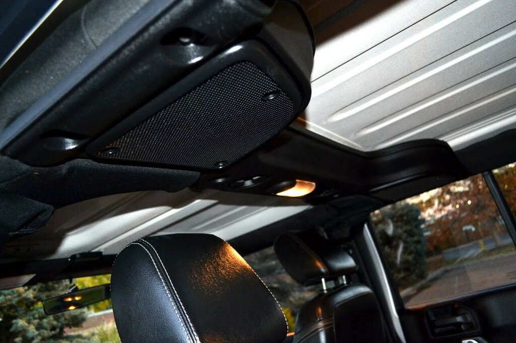 Used 2015 Jeep Wrangler Unlimited Rubicon w/ Dual Top Group AWD/4WD image 32