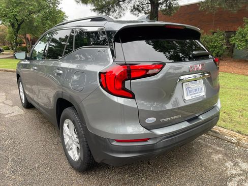 Used 2020 GMC Terrain SLE w/ Driver Convenience Package FWD image 3