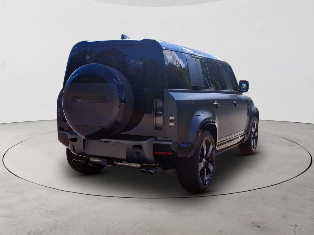 Used 2025 Land Rover Defender 110 V8 AWD/4WD image 5
