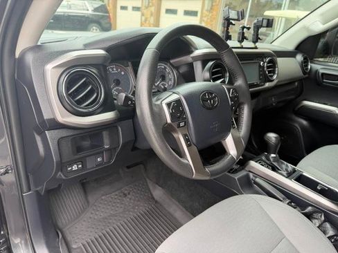 Used 2018 Toyota Tacoma SR5 image 10