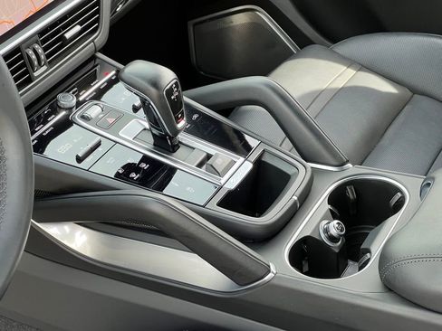 Used 2021 Porsche Cayenne Turbo image 35