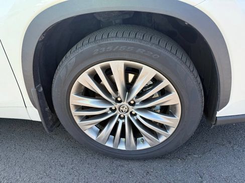 Used 2021 Toyota Highlander Platinum AWD/4WD image 28
