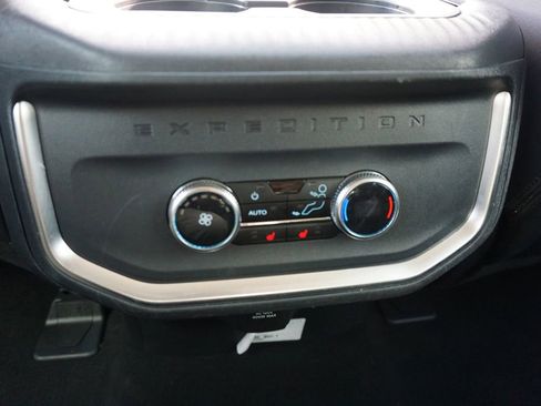 Used 2025 Ford Expedition Max Platinum AWD/4WD image 14