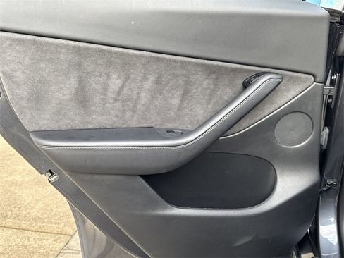 Used 2021 Tesla Model Y Long Range image 22