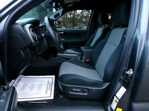 Used 2020 Toyota Tacoma TRD Sport image 11