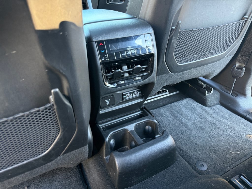 Used 2024 Jeep Grand Cherokee L Limited w/ Luxury Tech Group II AWD/4WD image 27