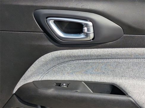 Used 2024 Jeep Compass Latitude image 26