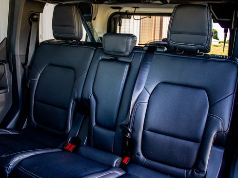 Used 2025 Ford Bronco Badlands AWD/4WD image 29