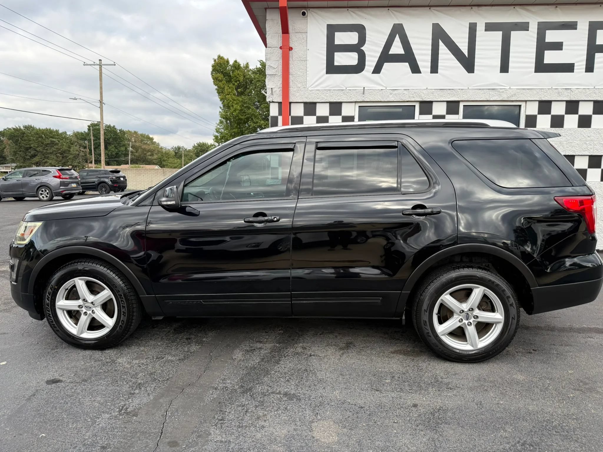 Used 2016 Ford Explorer XLT w/ Equipment Group 202A AWD/4WD image 6